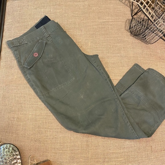 EUC Joe’s Low Rise Cargo Capris in Army Green Size 8 - Picture 1 of 3